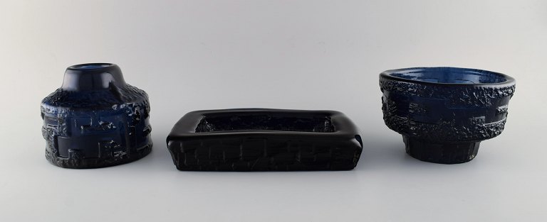 Göte Augustsson (1917-2004) for Ruda. Vase og to skåle i blåt mundblæst kunstglas. Svensk design, 1960