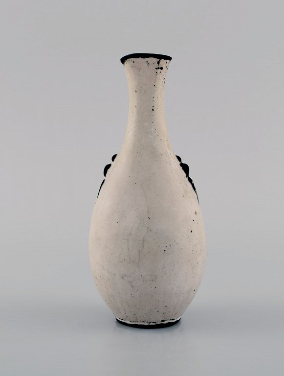 Svend Hammershøi for Kähler, HAK. Vase i glaseret stentøj. Smuk gråsort dobbeltglasur. 1930/40