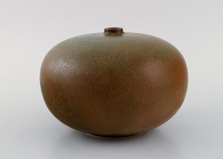 Round Bing & Grøndahl vase in glazed stoneware. Beautiful glaze in earth tones. 1920s / 30s.