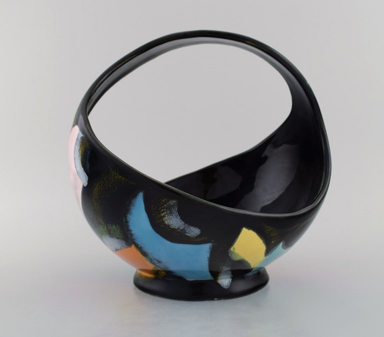 Longwy, Frankrig. Equinoxe kurv i glaseret keramik. Abstrakt polykrom dekoration på sort baggrund. Midt 1900-tallet. 