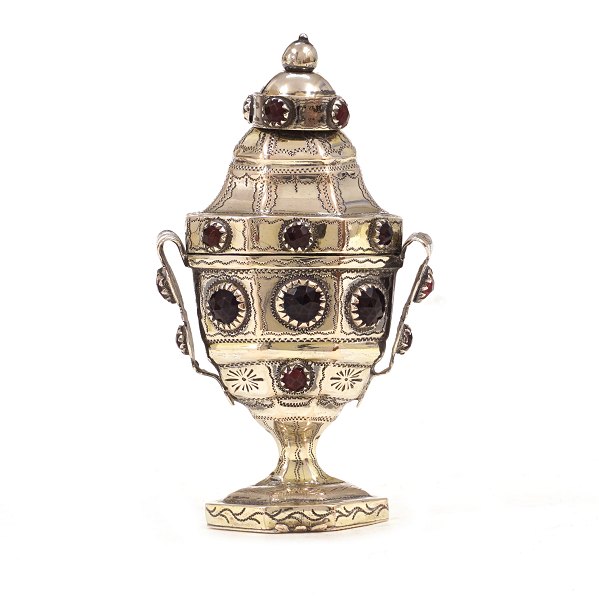 M. H. Petersen, Haderslev, Denmark, 1784-1824: A Silver vinaigrette. H: 10,8cm. W: 74gr