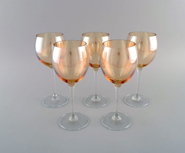 Scandinavian glass artist. Five large red wine glasses in art glass. 1980s.