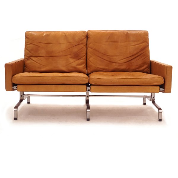 Poul Kjærholm PK31/2 sofa with patinated original brown leather. Manufactured by Fritz Hansen, Denmark. H: 70cm. L: 137cm. D: 76cm