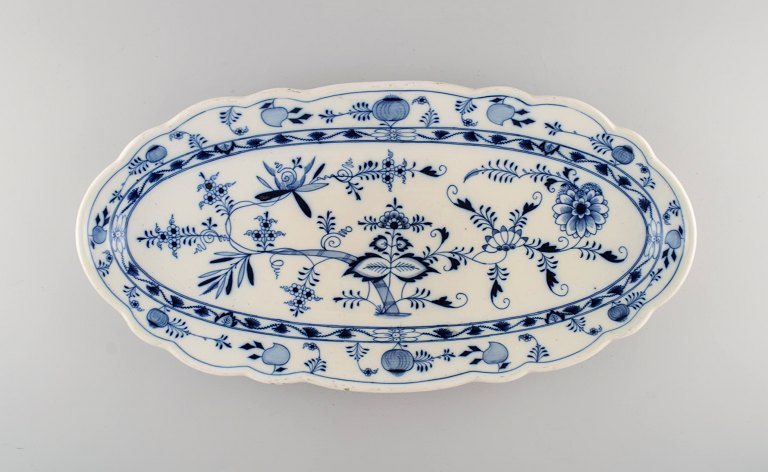 Stort Stadt Meissen Løgmønstret fiskefad i håndmalet porcelæn. Tidligt 
1900-tallet.

