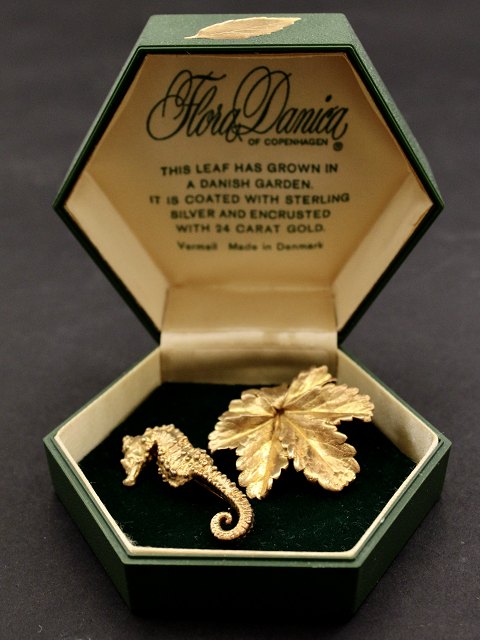 2 Flora Danica brocher