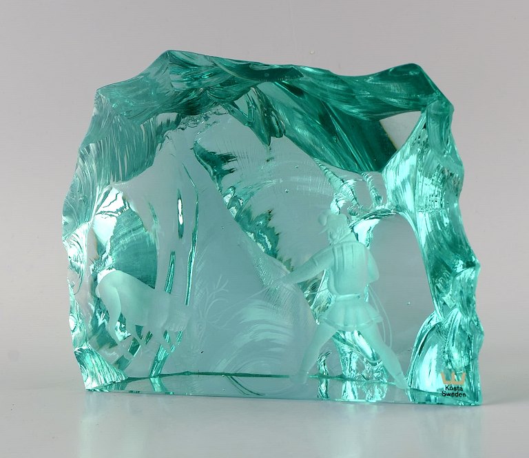 Vicke Lindstrand (1904-1983) for Kosta Boda. Unique glass block in blue-green mouth-blown art glass. Decorated with Sami hunting reindeer. 1960s.
