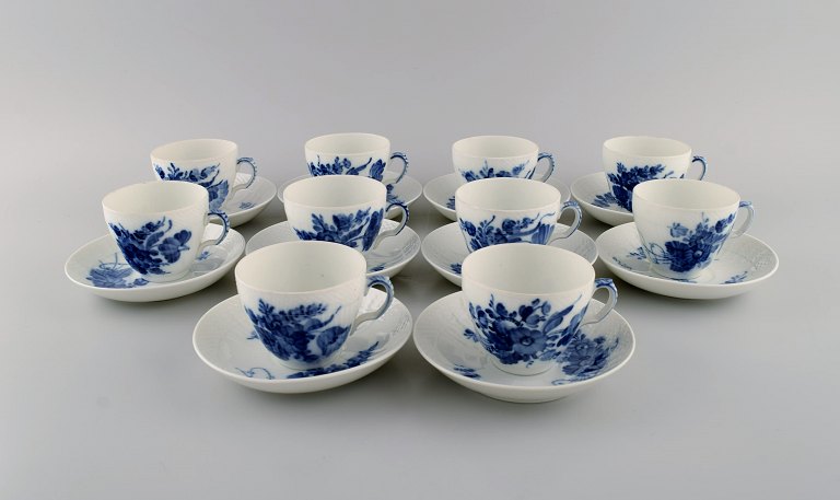 10 Royal Copenhagen Blue Flower Curved coffee cups with saucers. 1960s. Model number 10/1549.