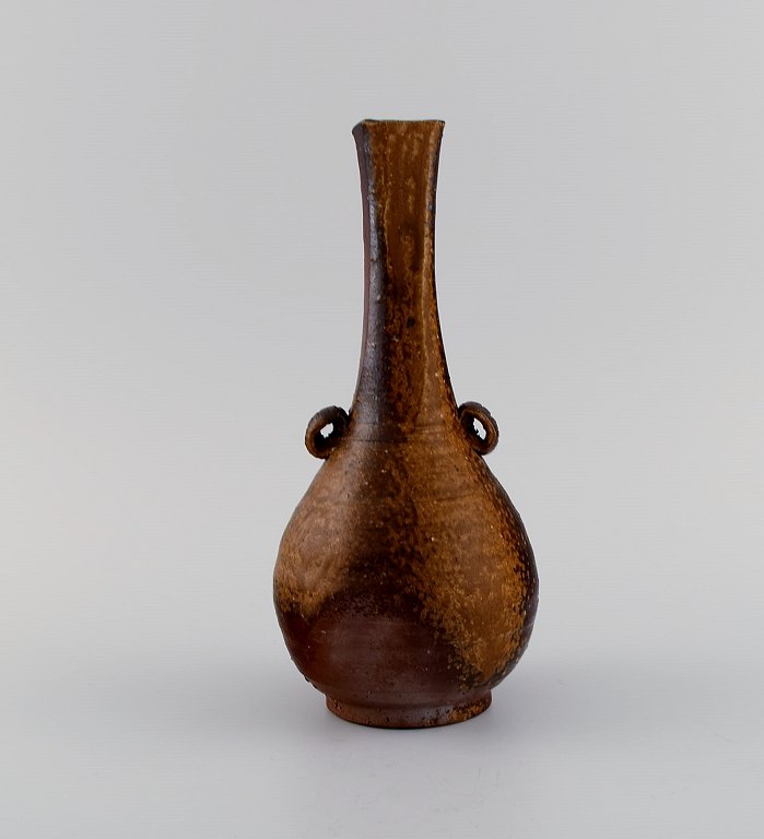 Takahara Satoshi 高原 敏 (1934-2011), japan. Unique Bizen stoneware vase with handles at the side. 1980s / 90s.