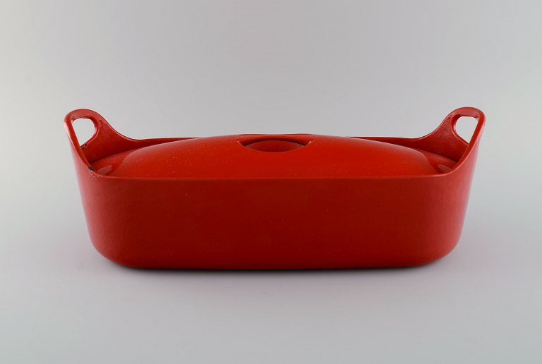 Timo Sarpaneva for Rosenlew, Finland. Rare cast iron fish tureen in red enamel. Mid-20th century.