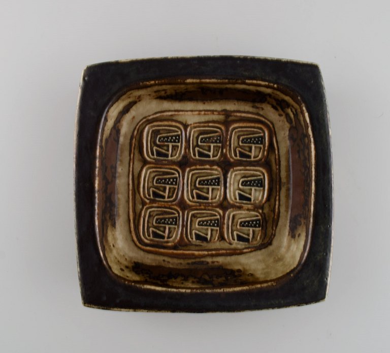 Jørgen Mogensen for Royal Copenhagen. Square bowl in glazed stoneware. Beautiful sung glaze. Dated 1969-74.