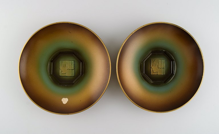 Zicu, Sweden. Two art deco dishes / bowls in patinated metal with faces in relief. Mid 20th century.