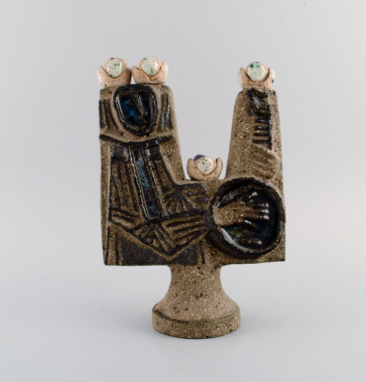 Thomas Hellström (1924–2006) for Nittsjö. Unique sculpture in partially glazed stoneware. Swedish design, 1970s.