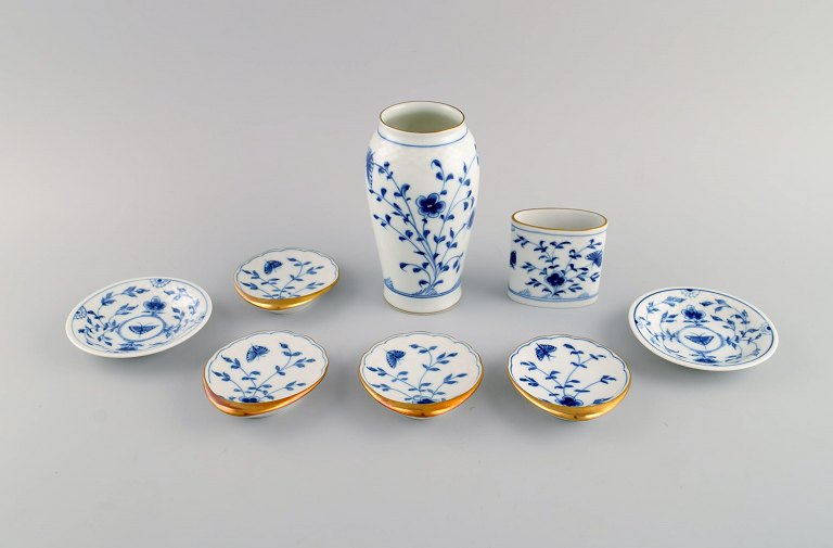 Otte dele Bing & Grøndahl Sommerfugl i håndmalet porcelæn.
