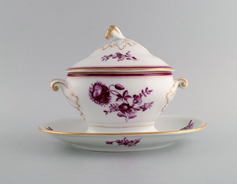 Early and rare Bing & Grøndahl lidded tureen in hand-painted porcelain with purple flowers and gold decoration. Lid bud modeled as a rosebud. Early 20th century.