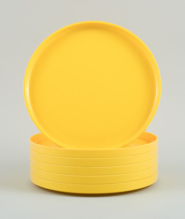Massimo Vignelli for Heller, Italy.A set of 6 plates in yellow melamine.