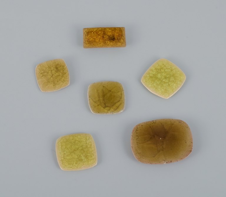 Ole Bjørn Krüger (1922-2007), Danish sculptor and ceramicist.Six unique brooches in glazed stoneware in shades of yellow and brown.