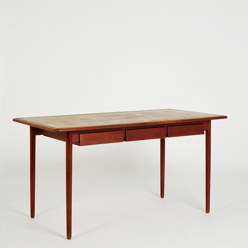 Fritstående skrivebord