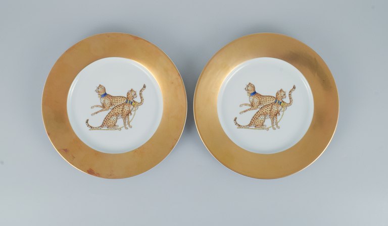 Porcelaine de Paris (Décor - Chasses Royales).Two cover plates hand decorated with cheetahs and gold decoration.
