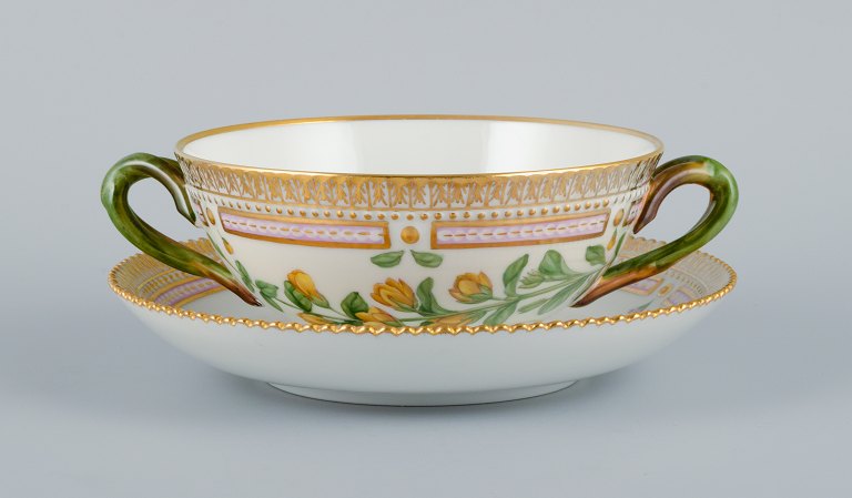 Royal Copenhagen Flora Danica boullion cup with saucer in hand-painted porcelain 
with branch-shaped handles, flowers and gold decoration. 
PROVENANCE : VALDEMARS CASTLE