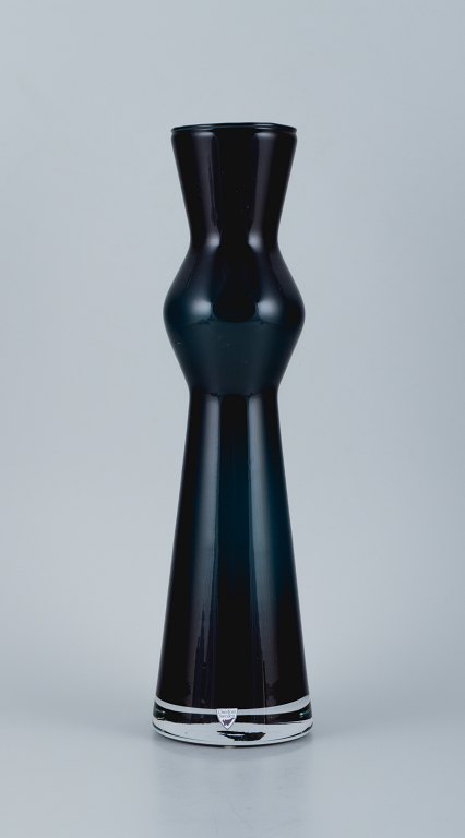 Stor Orrefors, Sverige, stor kunstglasvase i blå toner.Ca. 1970/80