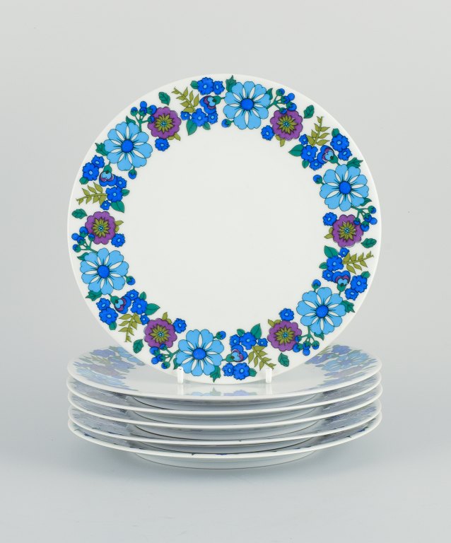 Paar, Bavaria, Jaeger & Co, Germany.A set of six plates in porcelain with a floral motif.