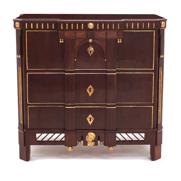 Danish Louis XVI mahogany chest of drawers by Lorenz Nielsen, Aabenraa, Denmark, circa 1790. H: 85cm. Top: 57x92cm