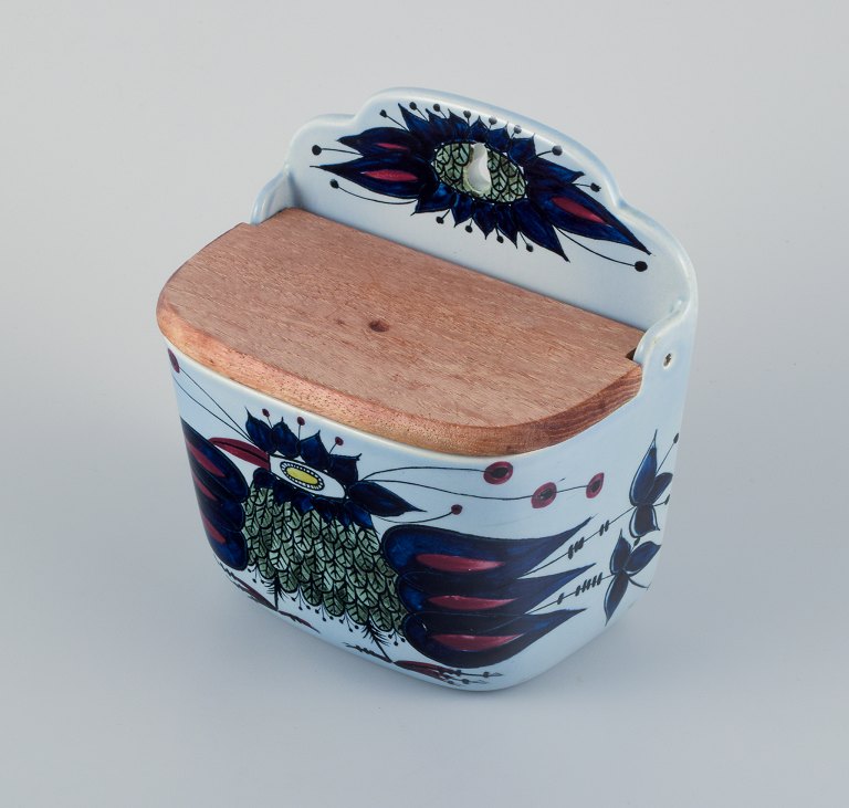 Beth Breyen, Tenera, Aluminia, stort saltkar i fajance. Håndmalet med fugl. Væghængt.