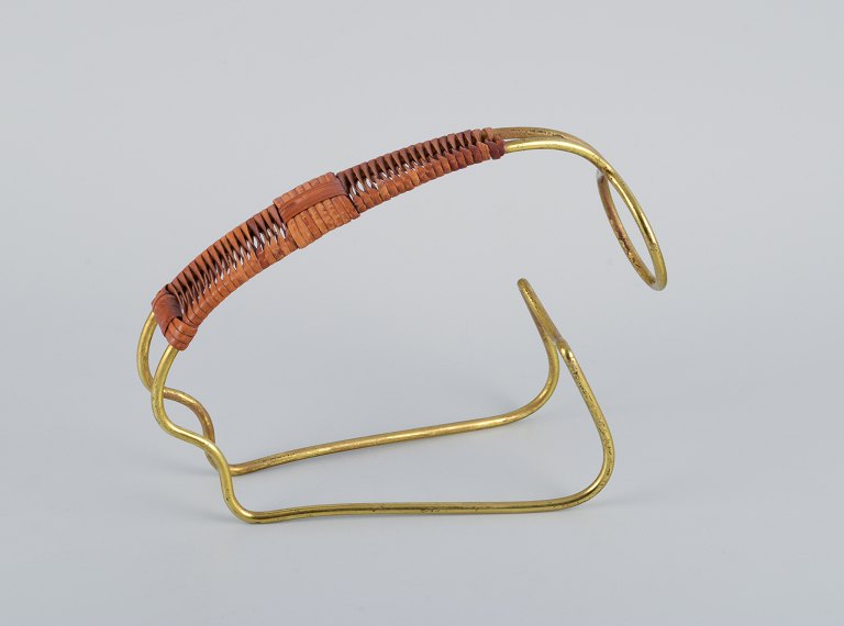 Carl Auböck (1900-1957), bottle holder in modernist design, made of brass and bamboo wickerwork.