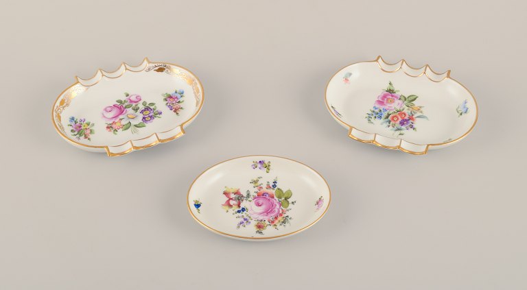 Herend, Hungary. Three small oval bowls hand-painted with polychrome flower motifs and gold decoration.