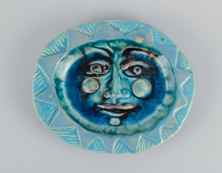 Elio Schiavon (1925-2004), Italy. Unique ceramic bowl with blue glass inlay at 
the bottom.