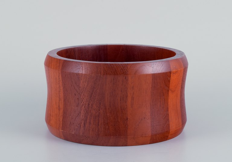 Kjeni, Denmark. Teakwood bowl. Finger-jointed. Beautiful wood grain and color variation. Danish design.
