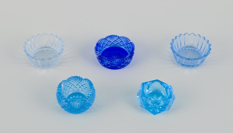 Fåglavik Glasbruk (1874-1980), Sverige.Fem saltkar i farvet glas. Blåt håndlavet glas.