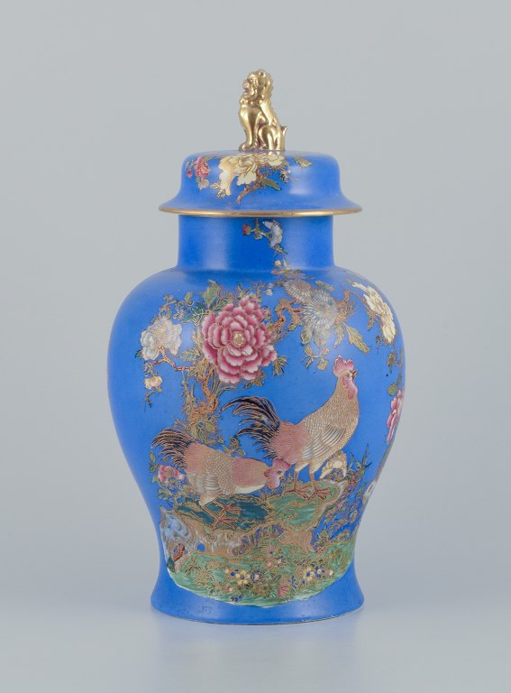 Carlton Ware, England. Large and rare lidded vase in faience.Decorated in cloisonné technique.