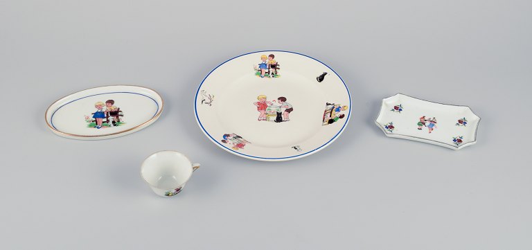 Limoges, Digion & Sarreguemines, Frankrig. Børneservice i porcelæn bestående af: Tallerken, to små fade og en kop. Motiver af børn i leg.