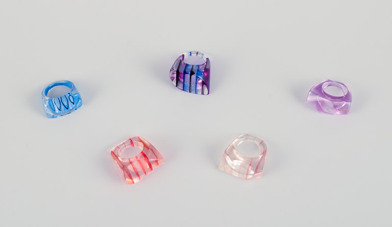 French jewelry artist. Five designer rings in plastic. Striped design with various colors.
