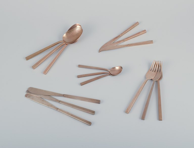 Sigvard Bernadotte "Scanline" brass flatware.Three-person dinnerware set. 15 pieces in total.