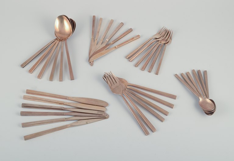 Sigvard Bernadotte "Scanline" brass flatware.Six-person dinnerware. 36 pieces in total.