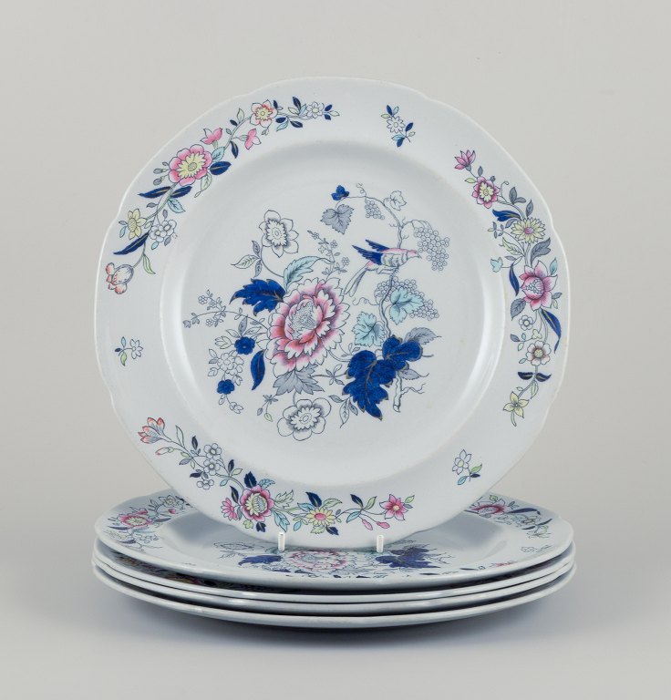 Copeland/Spode, England.Five dinner plates in faience.