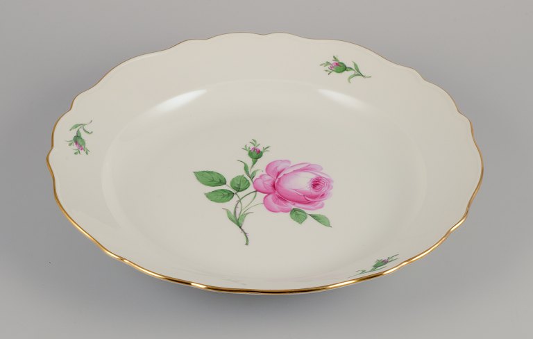 Meissen, stort rundt ”Pink Rose” serveringsfad.
Håndmalet med lyserød rose, guldkant.