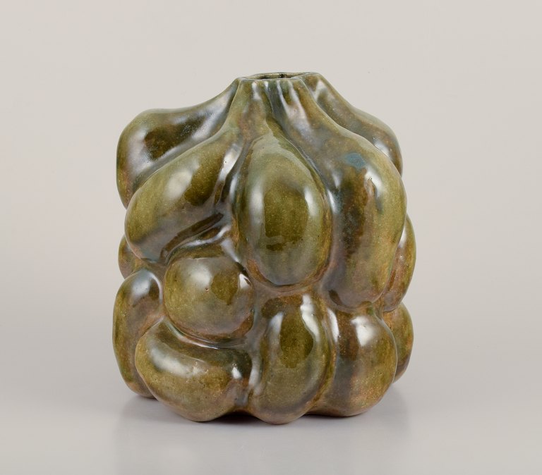 Christina Muff, Contemporary Danish ceramic artist (born 1971).
Large, one of a kind sculptural vessel in stoneware clay.