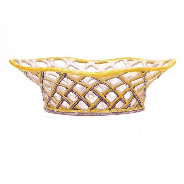 18th century Swedish faience fruit basket signed Marieberg 1764-68. H: 7cm. L: 29cm