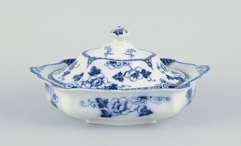Albion Pottery, England. Antique faience “Kioto” lidded tureen.