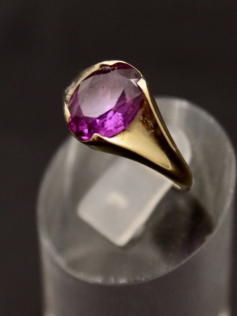 14 carat gold ring  with amethyst
