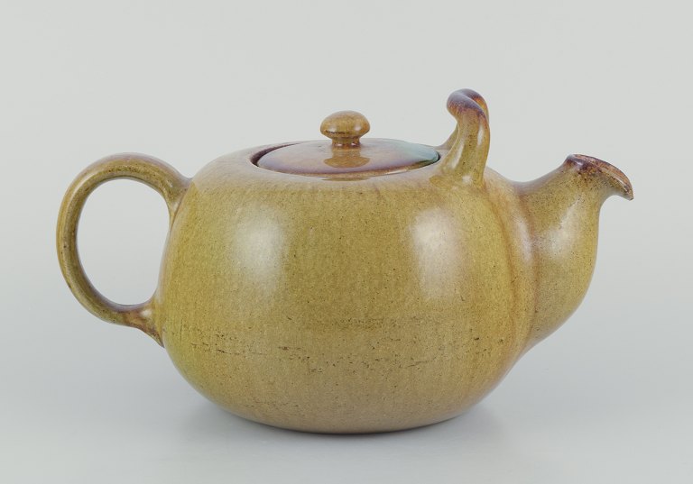 Nils Kähler for Kähler.
Meget stor tekande i keramik.