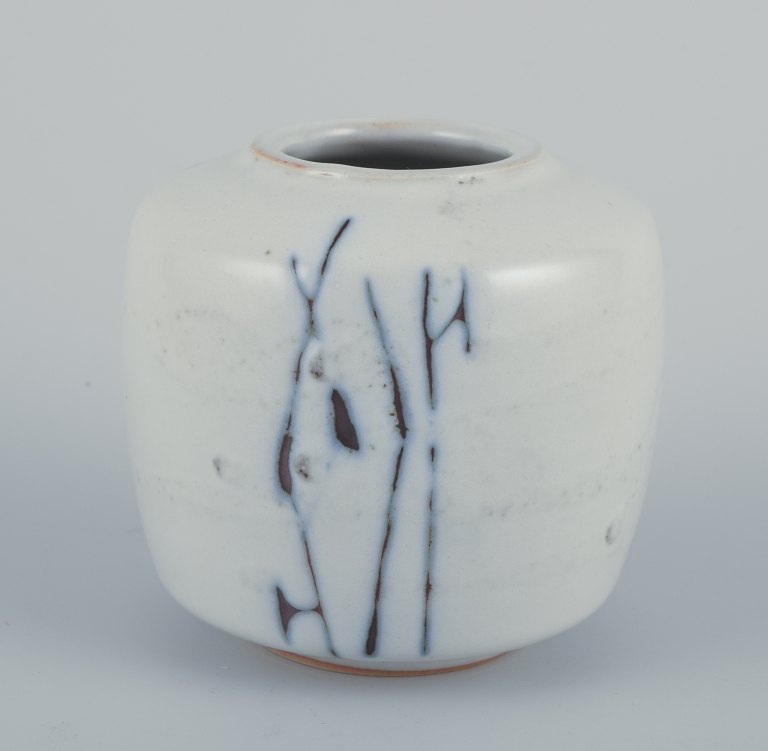 Nils Thorsson for Royal Copenhagen.
Unika vase af stentøj.