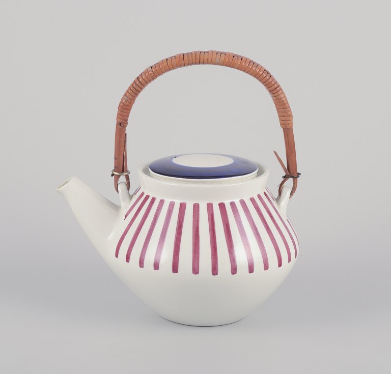 Karin Björquist for Gustavsberg, Sweden.Retro porcelain "Tea Röd" teapot.