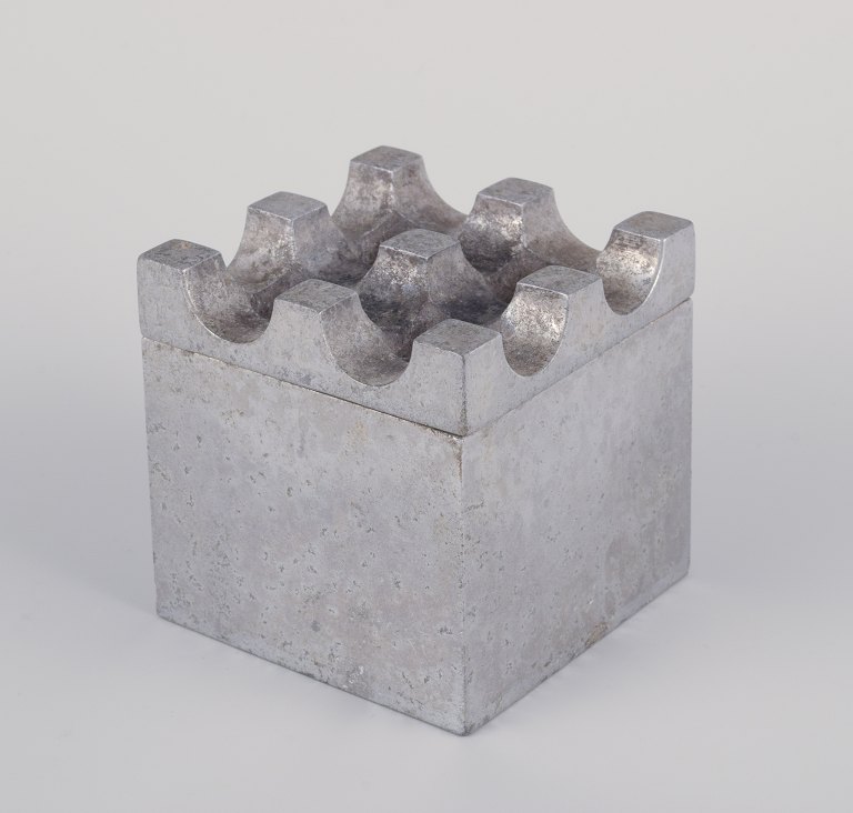 Holger Bäckström and Bo Ljungberg for AKVAMATIK AB, Tranås, Sweden.ULTIMA ashtray in steel.