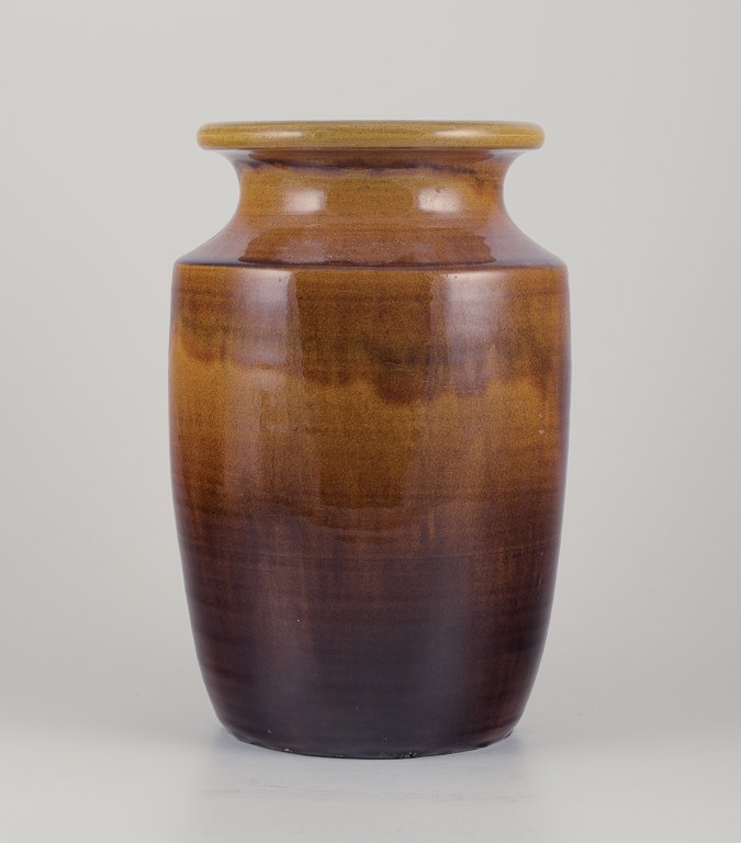 Nils Kähler for Kähler, Danmark.
Stor keramikvase.