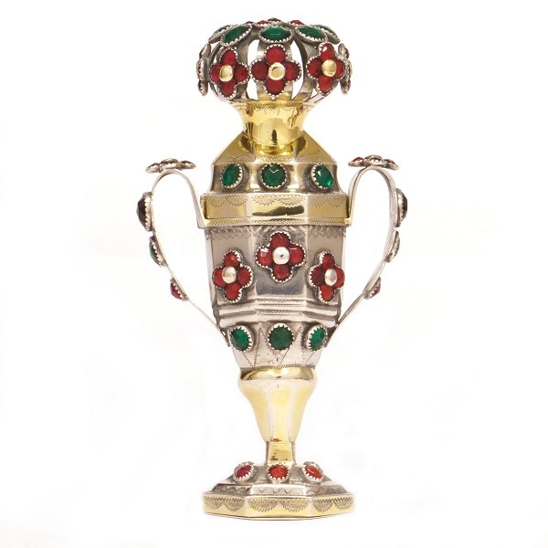 Stort pragt hovedvandsæg af Peter Johannsen Petersen, Aabenraa, såkaldt 
"100-stens æg" med 101 flusser i alt. H: 14cm