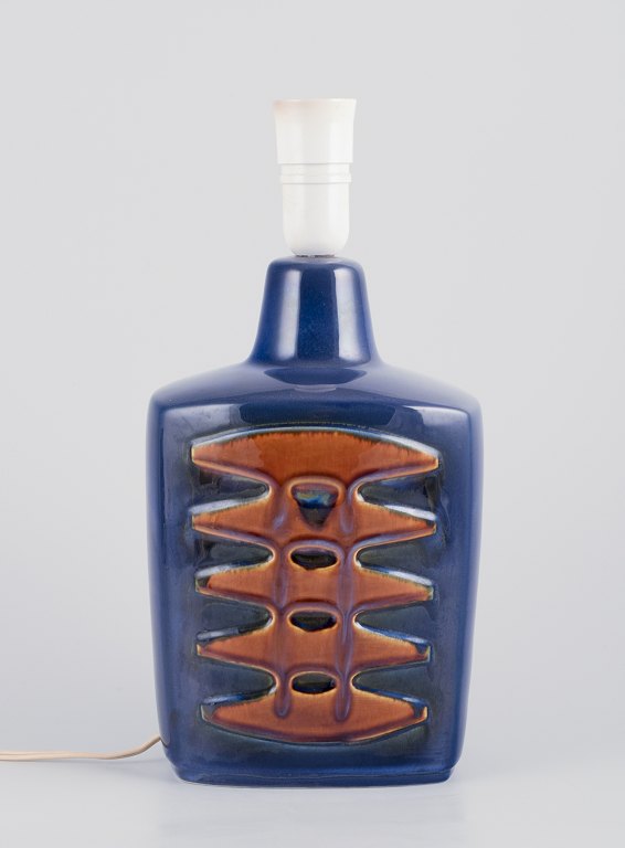 Einar Johansen for Søholm, Danmark.
Stor bordlampe i stentøj. Håndlavet.